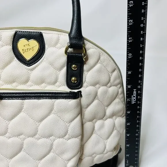 BETSEY JOHNSON WHITE AND BLACK HEART QUILTED SATCHEL HANDBAG CLASSIC - Picture 6 of 10